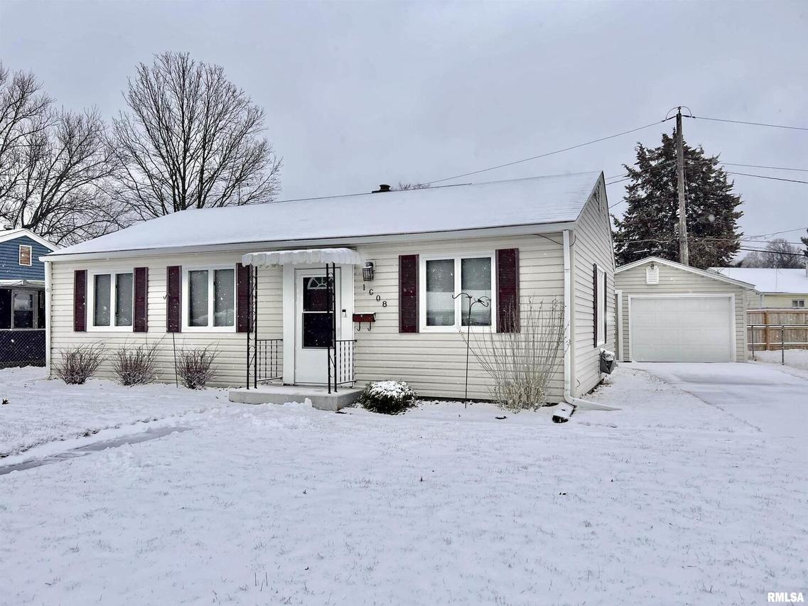 1008 38th St., Moline, IL 61265
