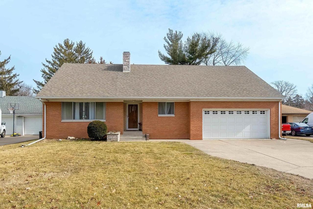 3332 7th St., Moline, IL 61265