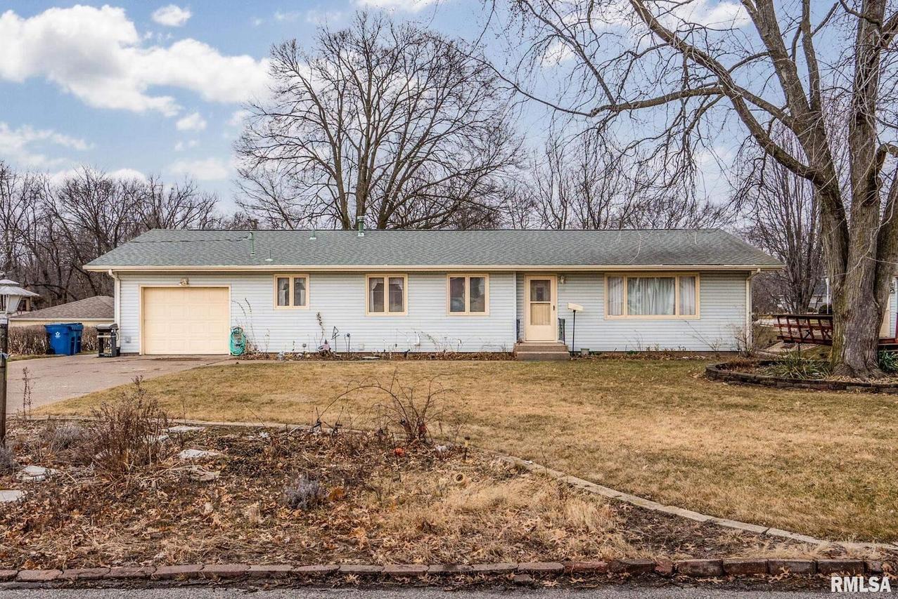 310 E 17th Ave., Coal Valley, IL 61240