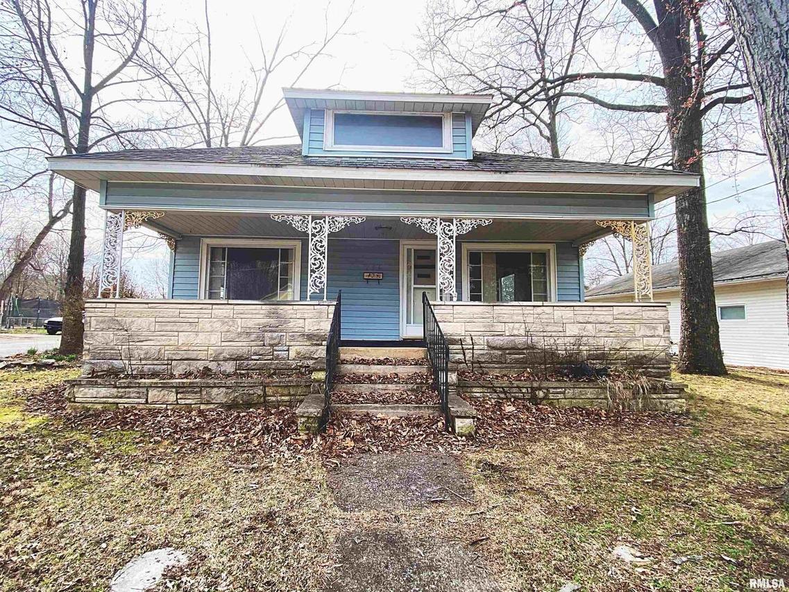 706 E Washington St., Christopher, IL 62822