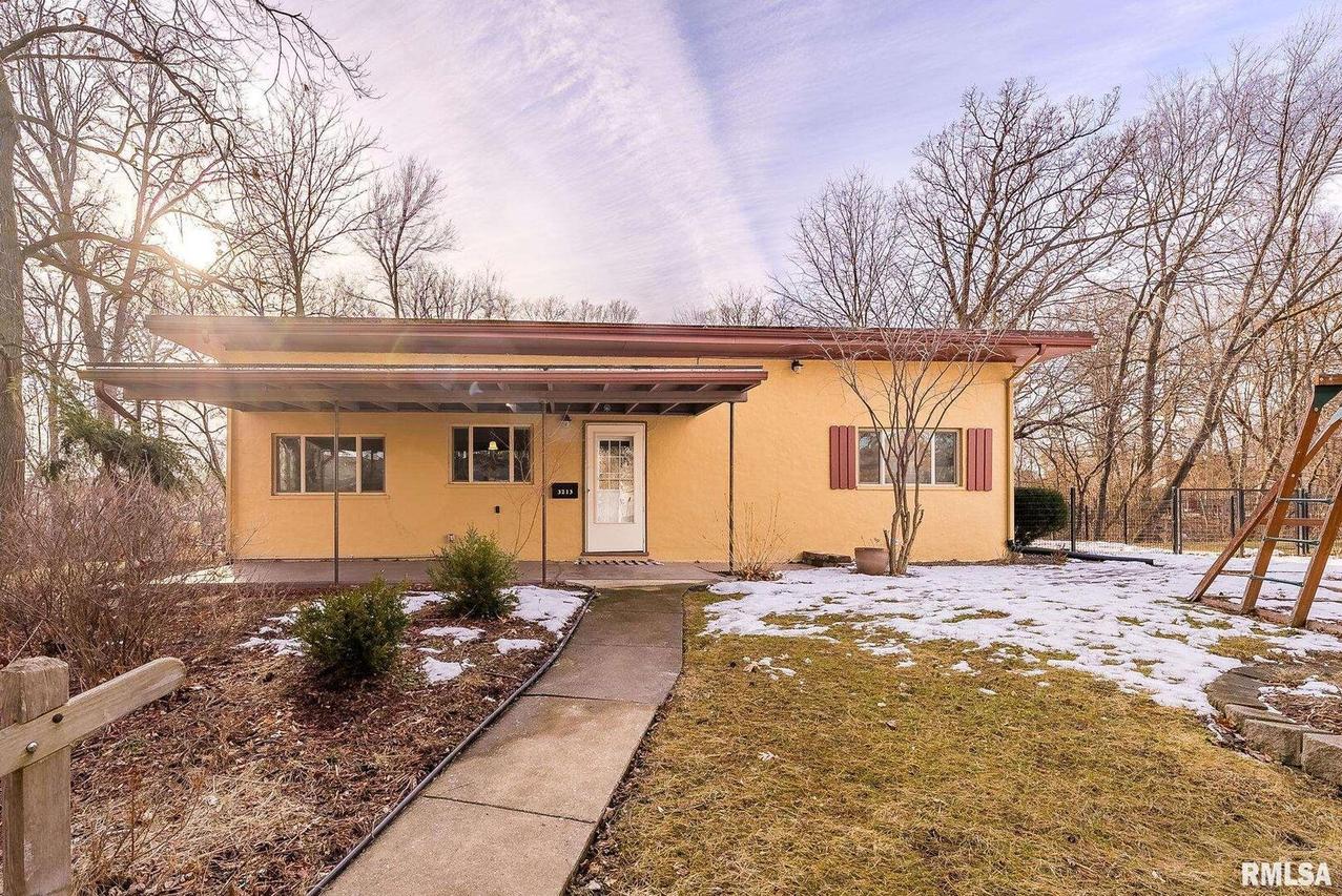 3213 54th Street Ct., Moline, IL 61265
