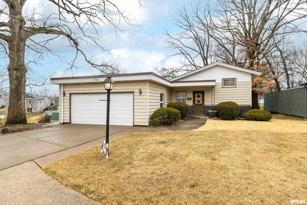 2645 44th Street Ct., Moline, IL 61265