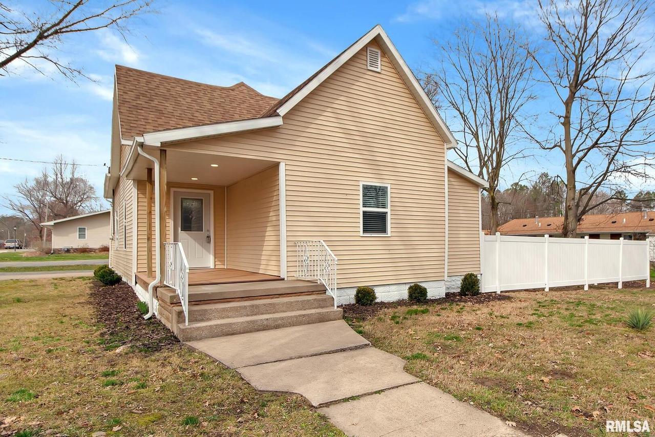 703 Van Wyck St., Carterville, IL 62918