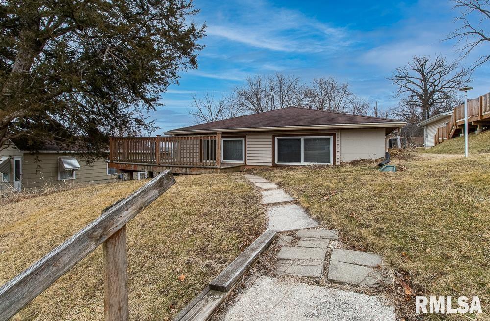 207 5th St., Silvis, IL 61282