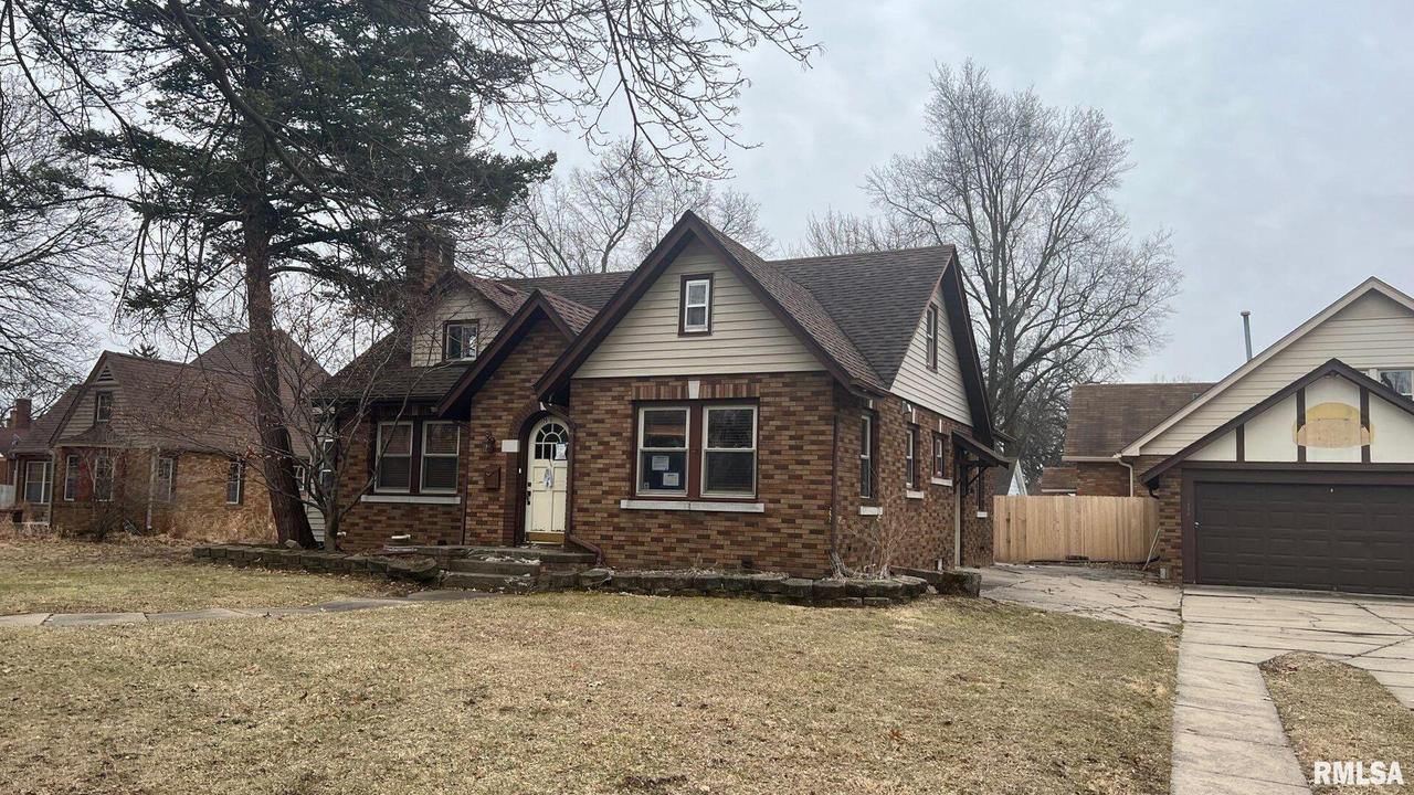 2910 21st Ave., Rock Island, IL 61201
