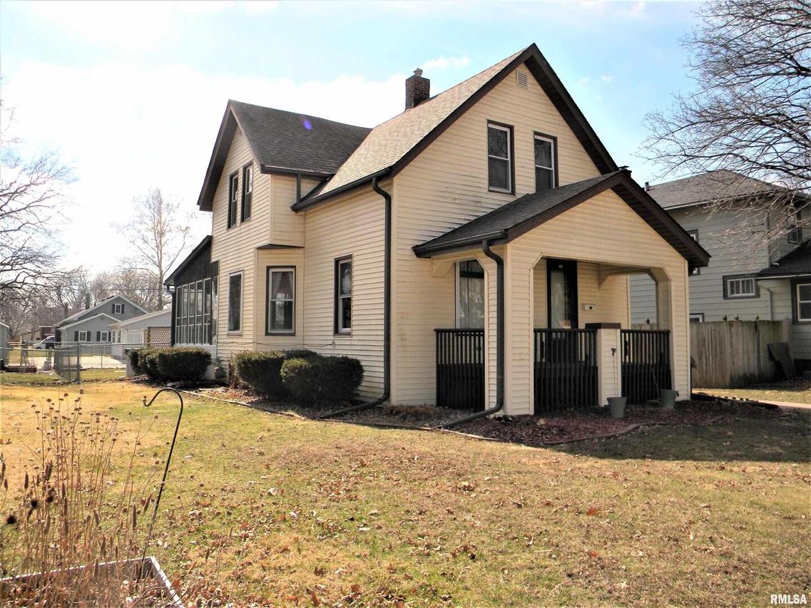 512 25th Ave., Moline, IL 61265