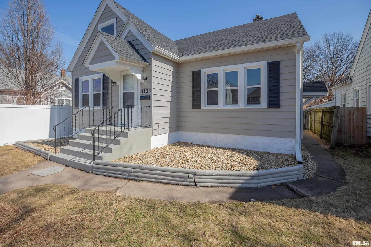 2128 3rd St., Moline, IL 61265