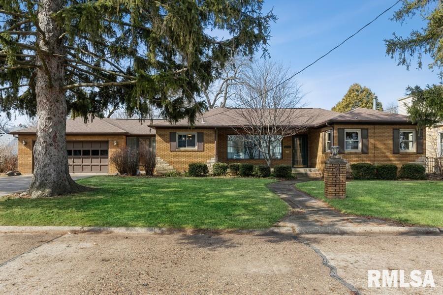 2016 28th St., Rock Island, IL 61201