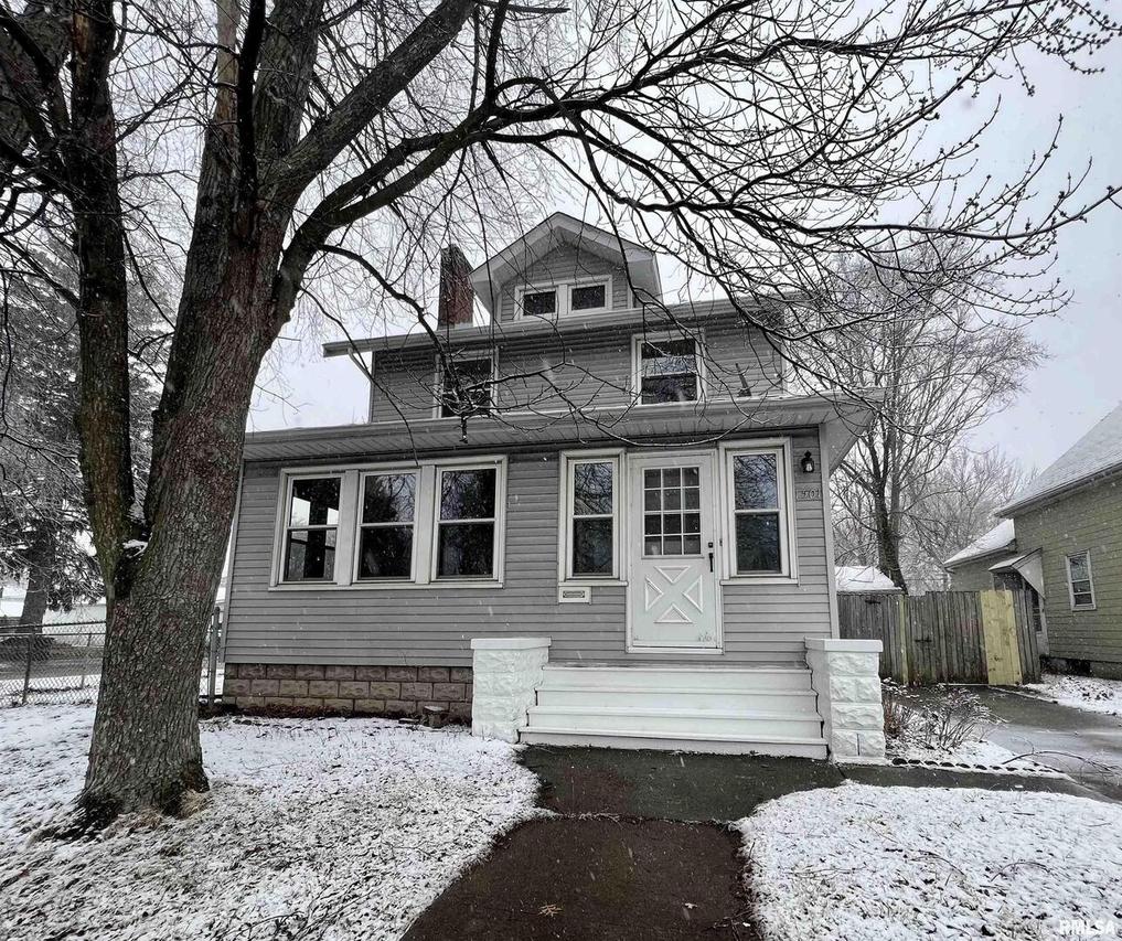 1501 38th St., Rock Island, IL 61201