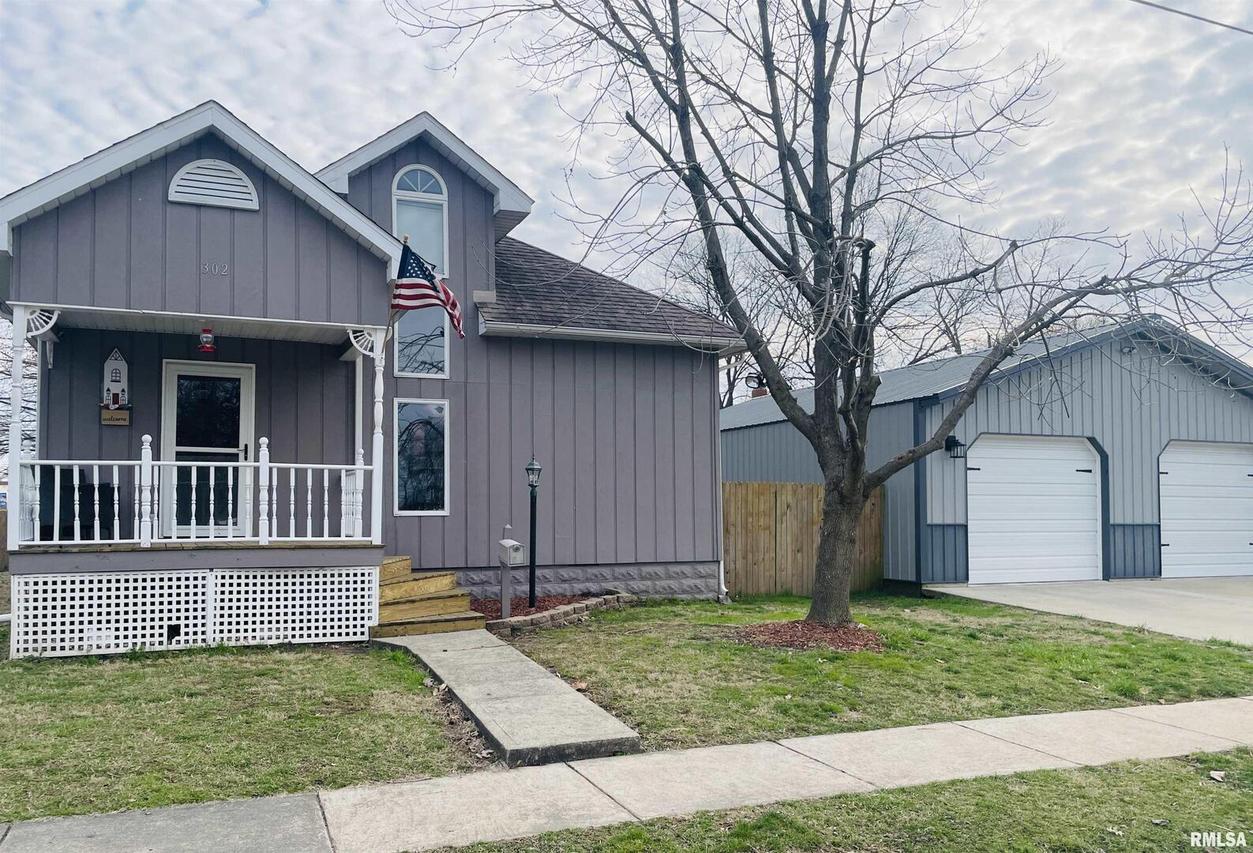 302 W Sylvester Ave., Christopher, IL 62822