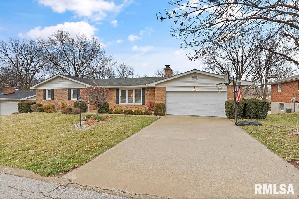 2823 Woodside Dr., Quincy, IL 62301