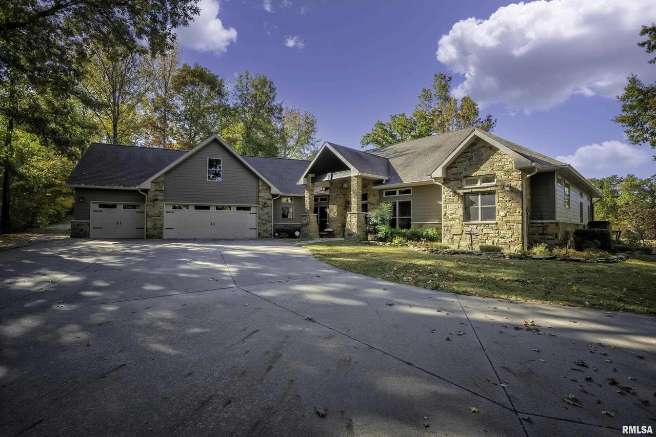 32 Covered Bridge, Carbondale, IL 62902