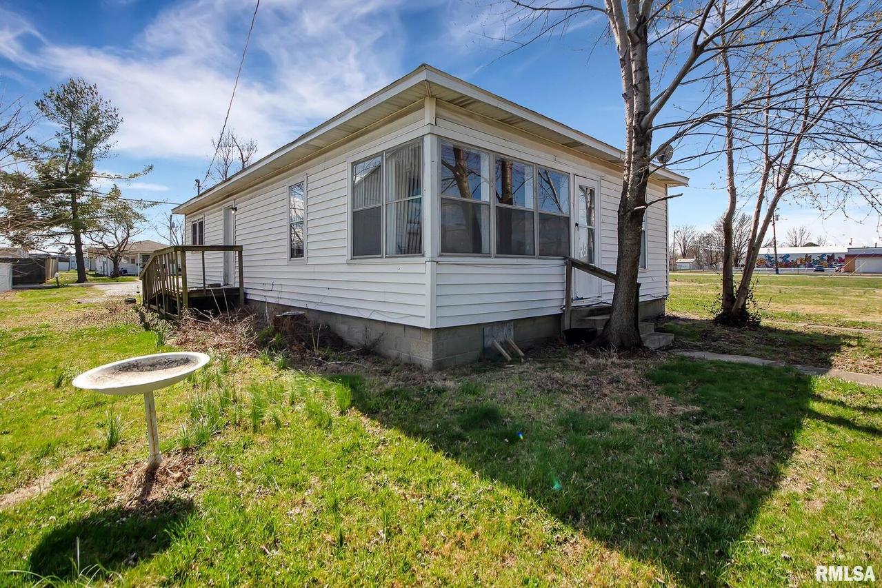 1006 E Dickinson St., Marion, IL 62959