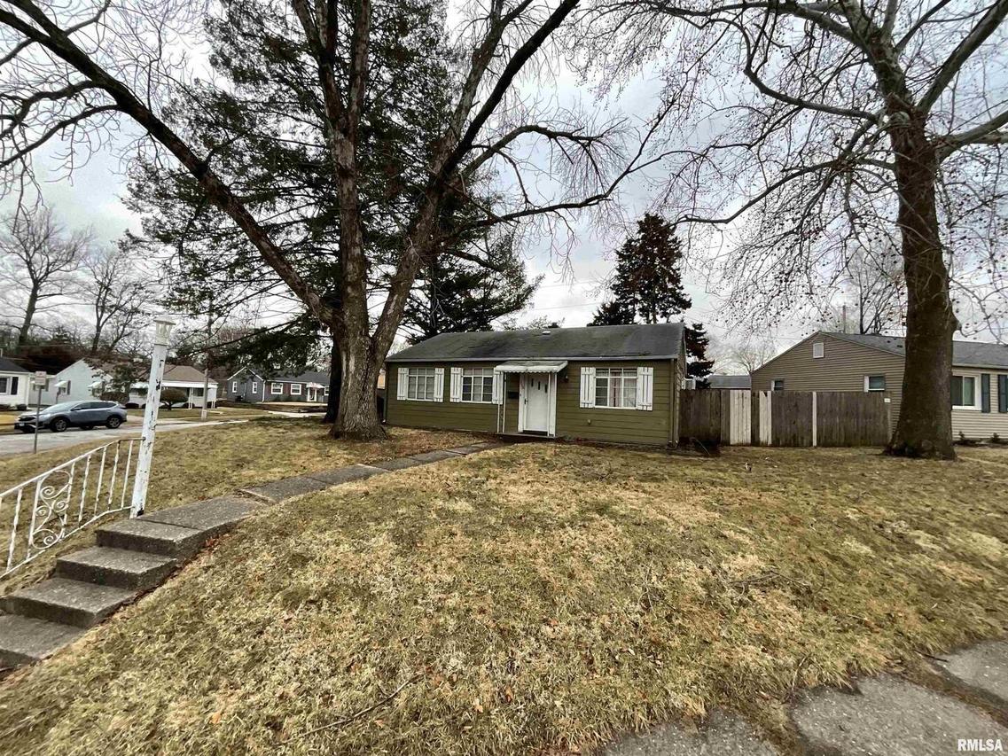 950 40th Street Ct., Moline, IL 61265