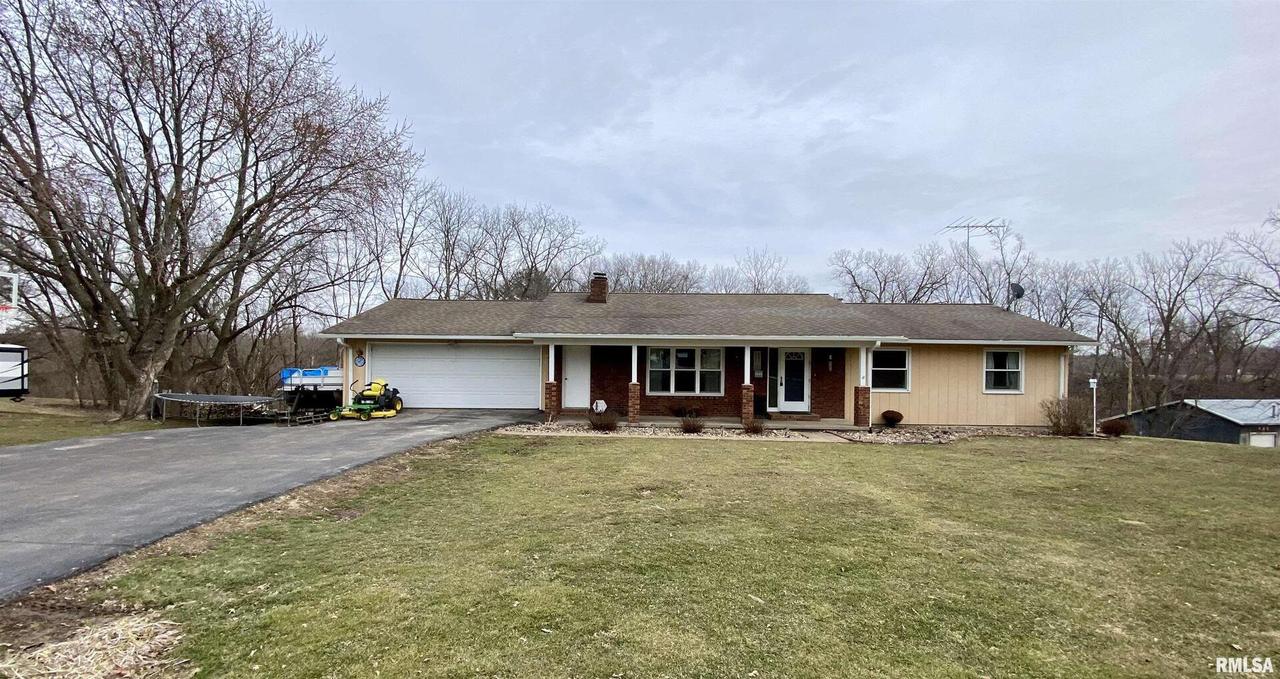 11389 Oakton Rd., Savanna, IL