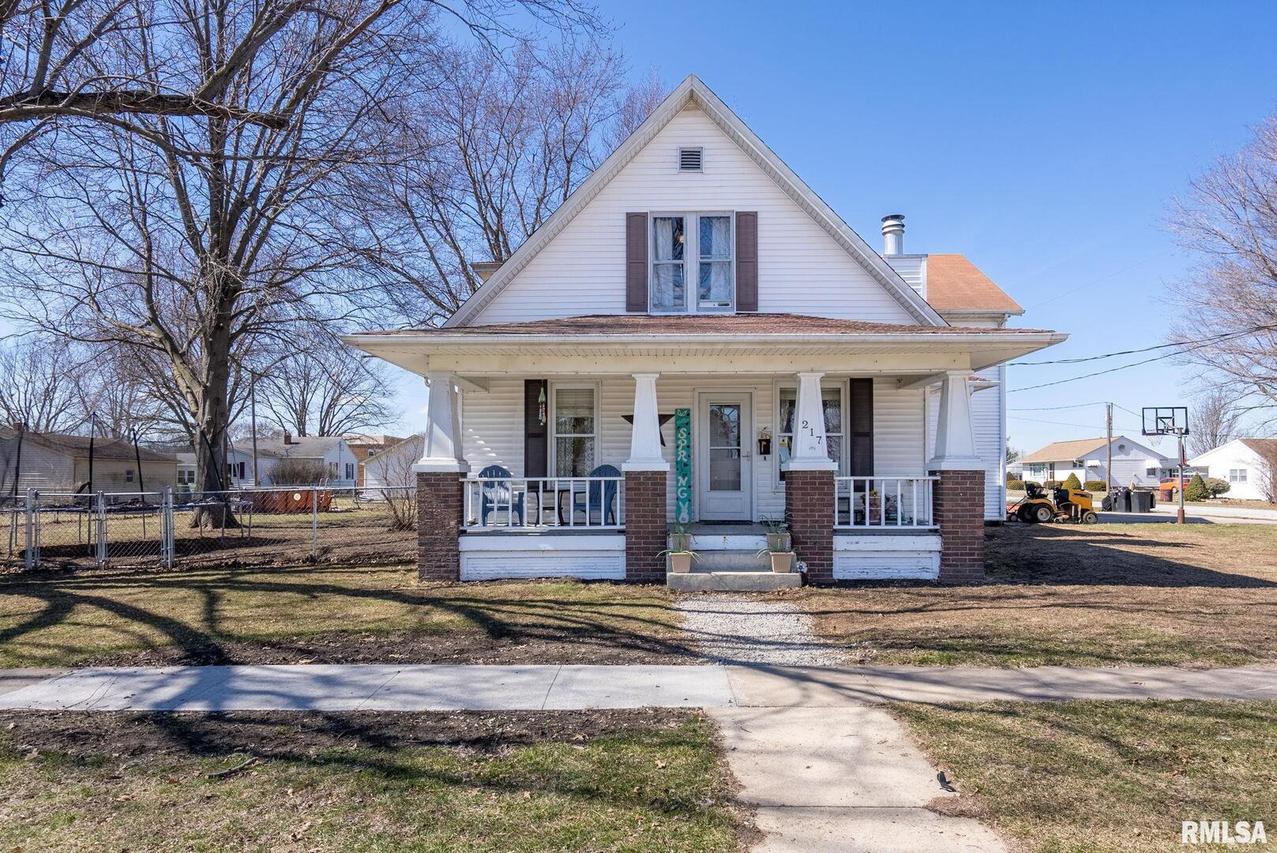 217 N 5th Ave., New Windsor, IL 61465