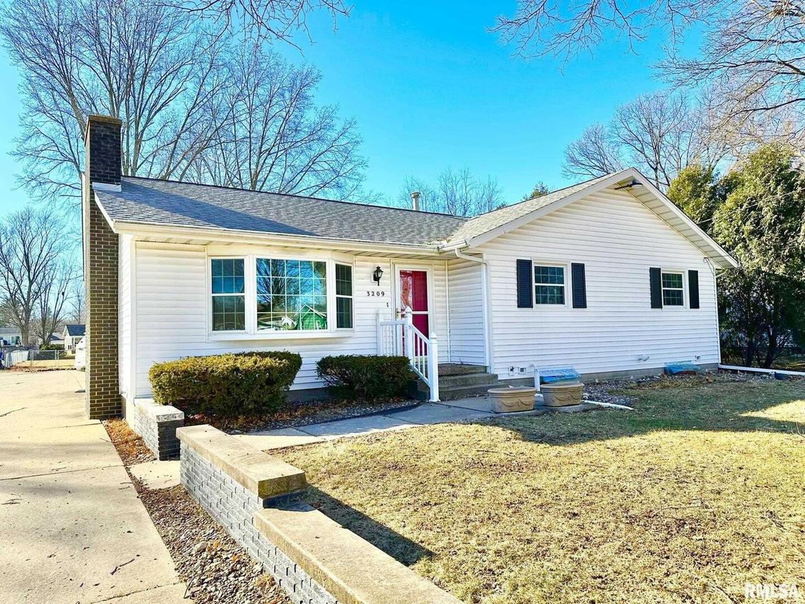 3209 39th St., Moline, IL 61265