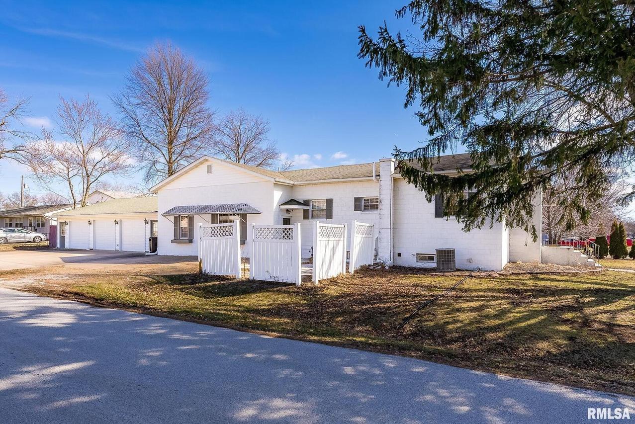 1009 W Main St., Aledo, IL 61231