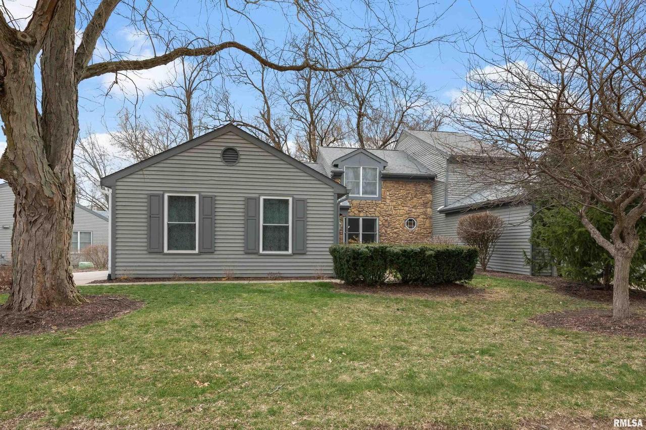 17 Thornwood Ct., Moline, IL 61265