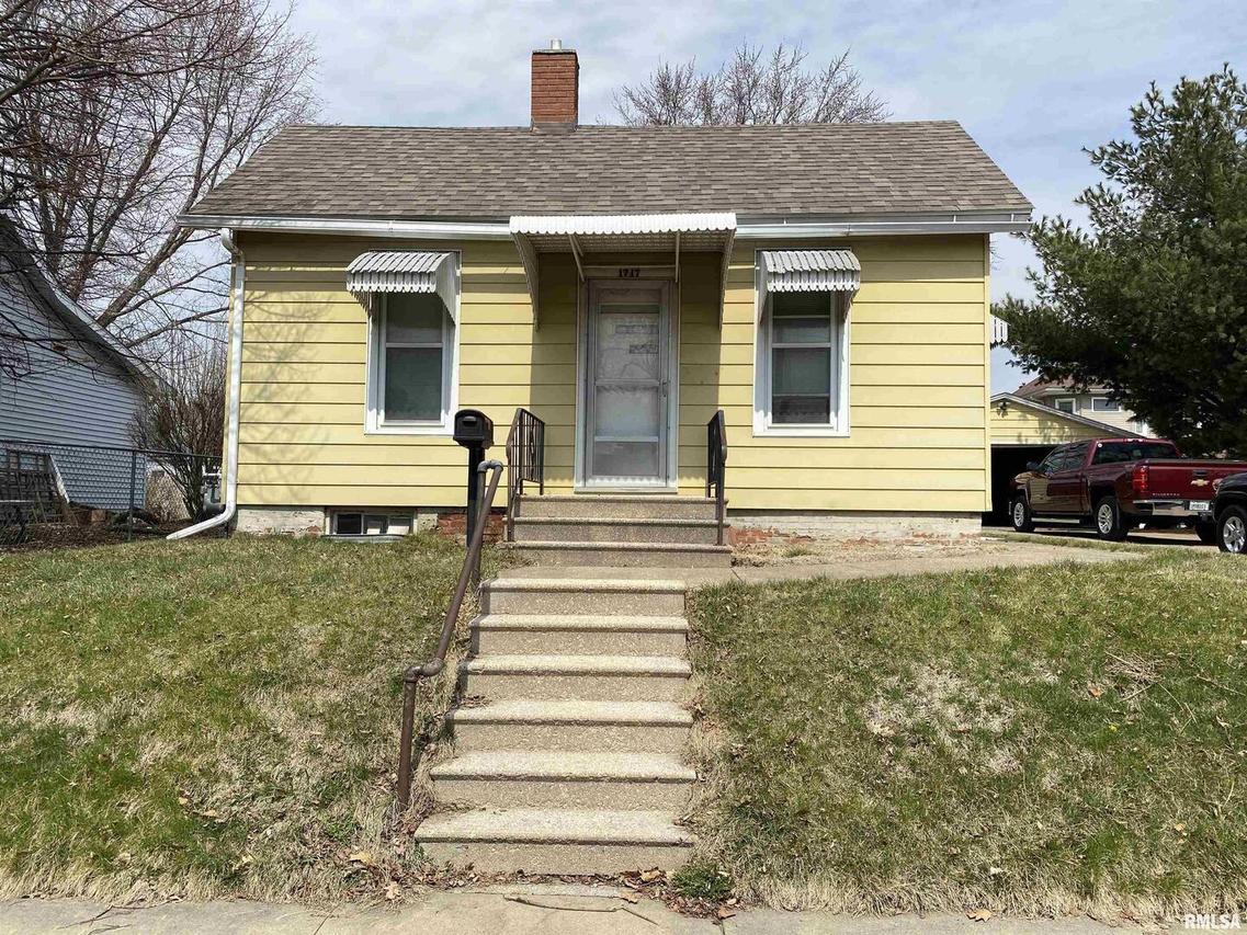 1717 16th Ave., Moline, IL 61265