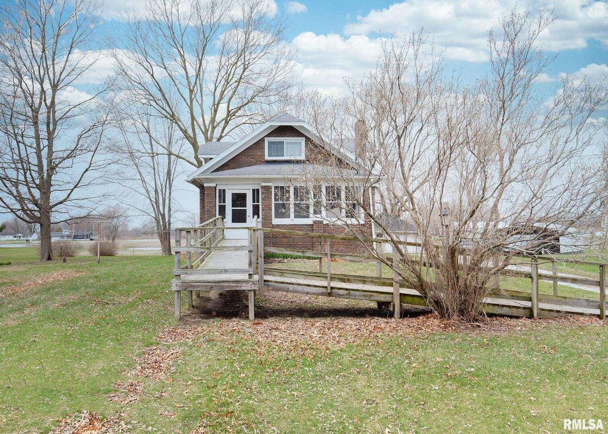 440 Docia St., Hillsdale, IL 61257