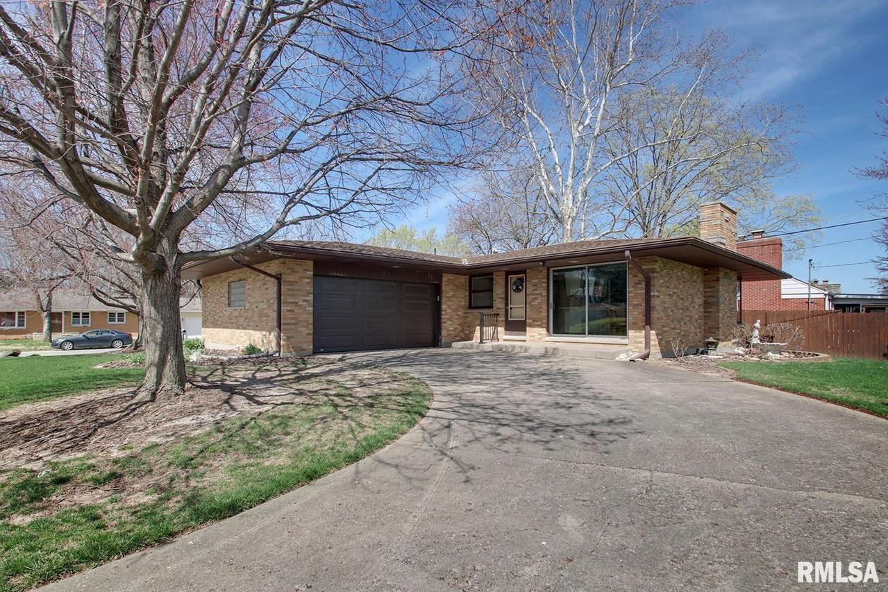 1910 S 8th St., Quincy, IL 62305