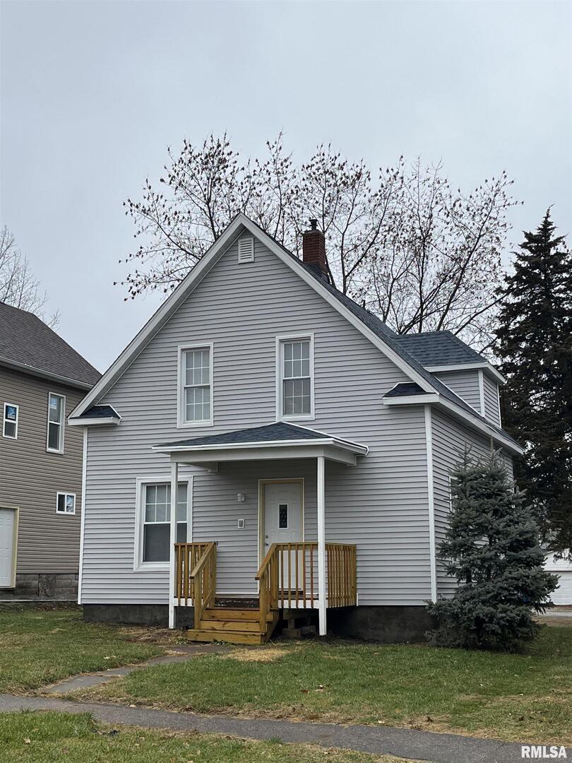 128 10th St., Silvis, IL 61282