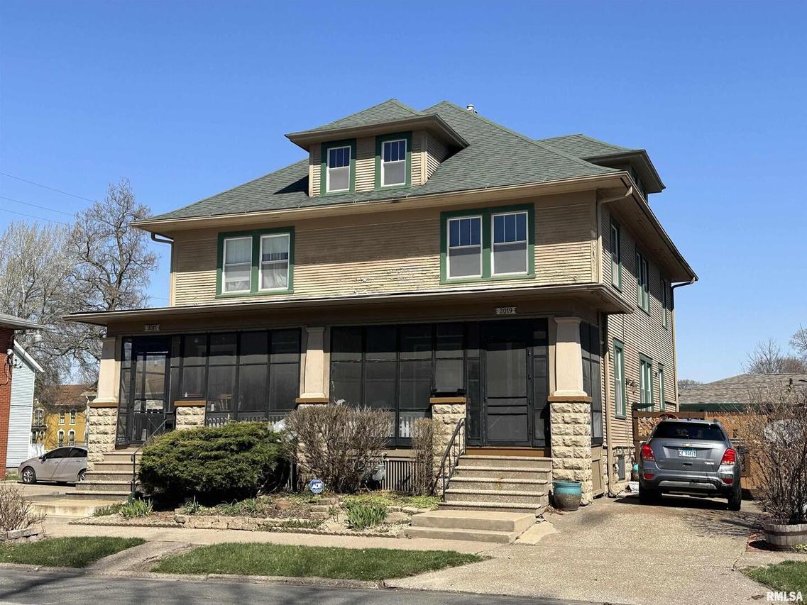 2017 9th Ave., Rock Island, IL 61201