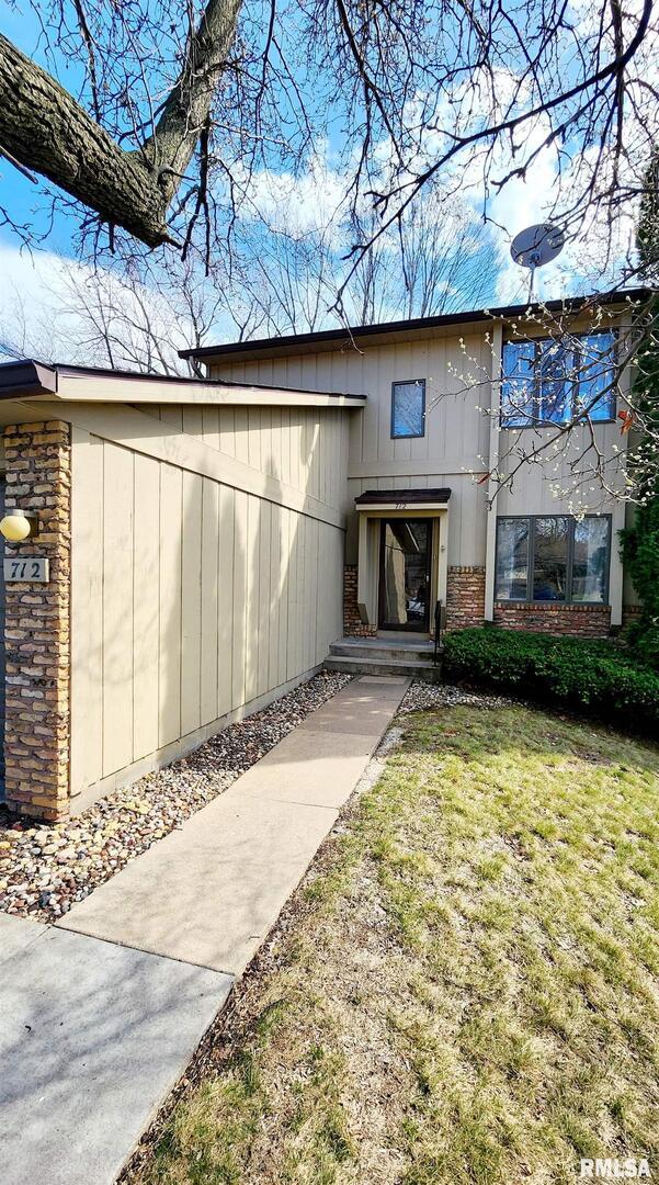 712 51st Ave., East Moline, IL 61244