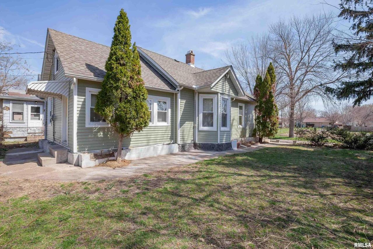 734 5th St., Rock Island, IL 61201