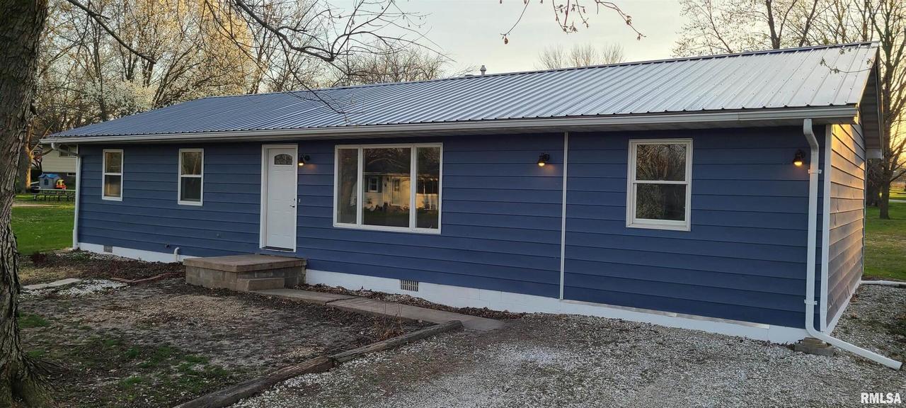308 Red Bud St., Payson, IL 62360