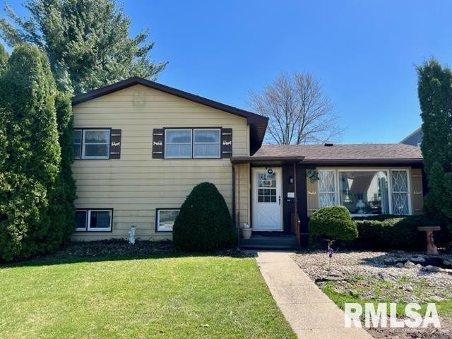 302 S College St., Mt Carroll, IL 61053