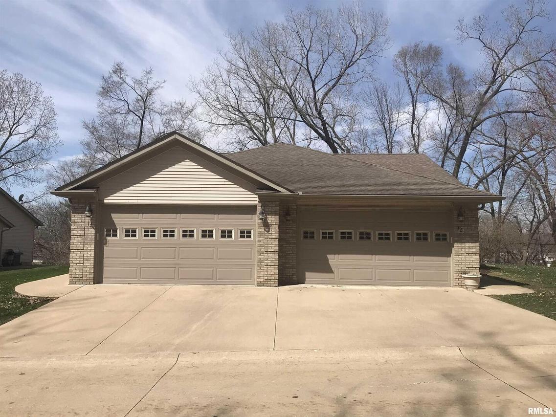 18 Cherry Hill Ct., Hampton, IL 61256