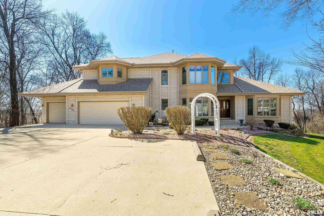 3723 76th Street Ct., Moline, IL 61265