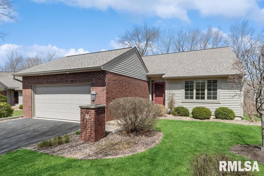 7 Briarwood Ln., Rock Island, IL 61201