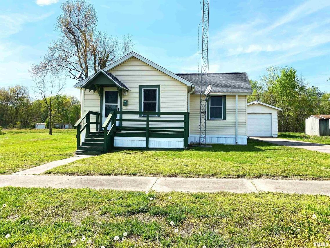 207 Orchard St., Zeigler, IL 62999