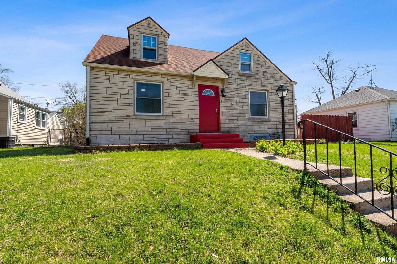 9 Knoll Ct., Rock Island, IL