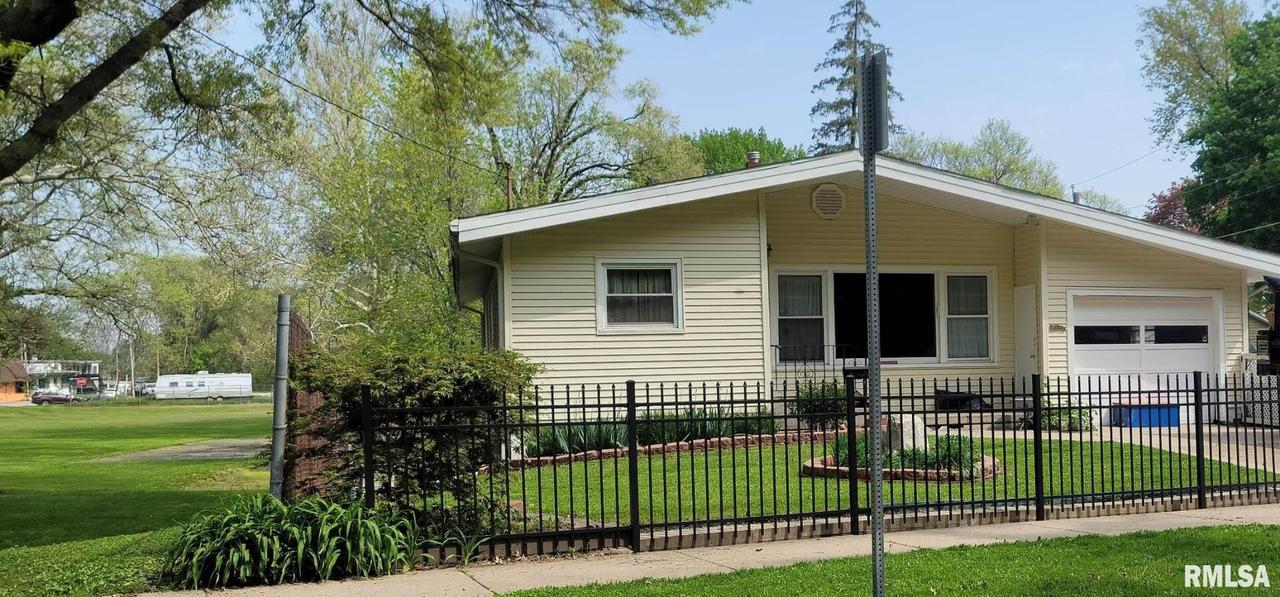 4637 5th Ave., Moline, IL 61265