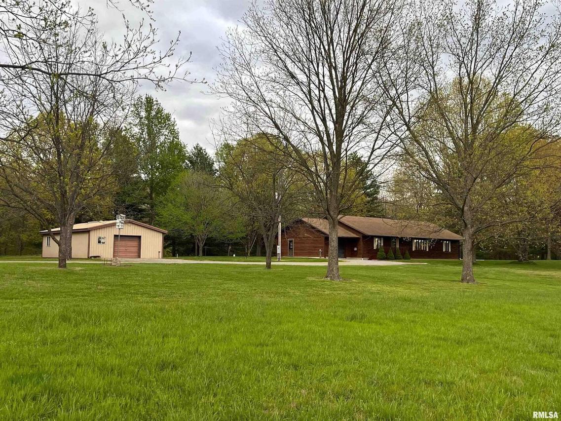 2705 Cobden School Rd., Cobden, IL 62920