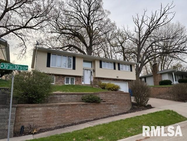 3204 30th Street Ct., Moline, IL 61265