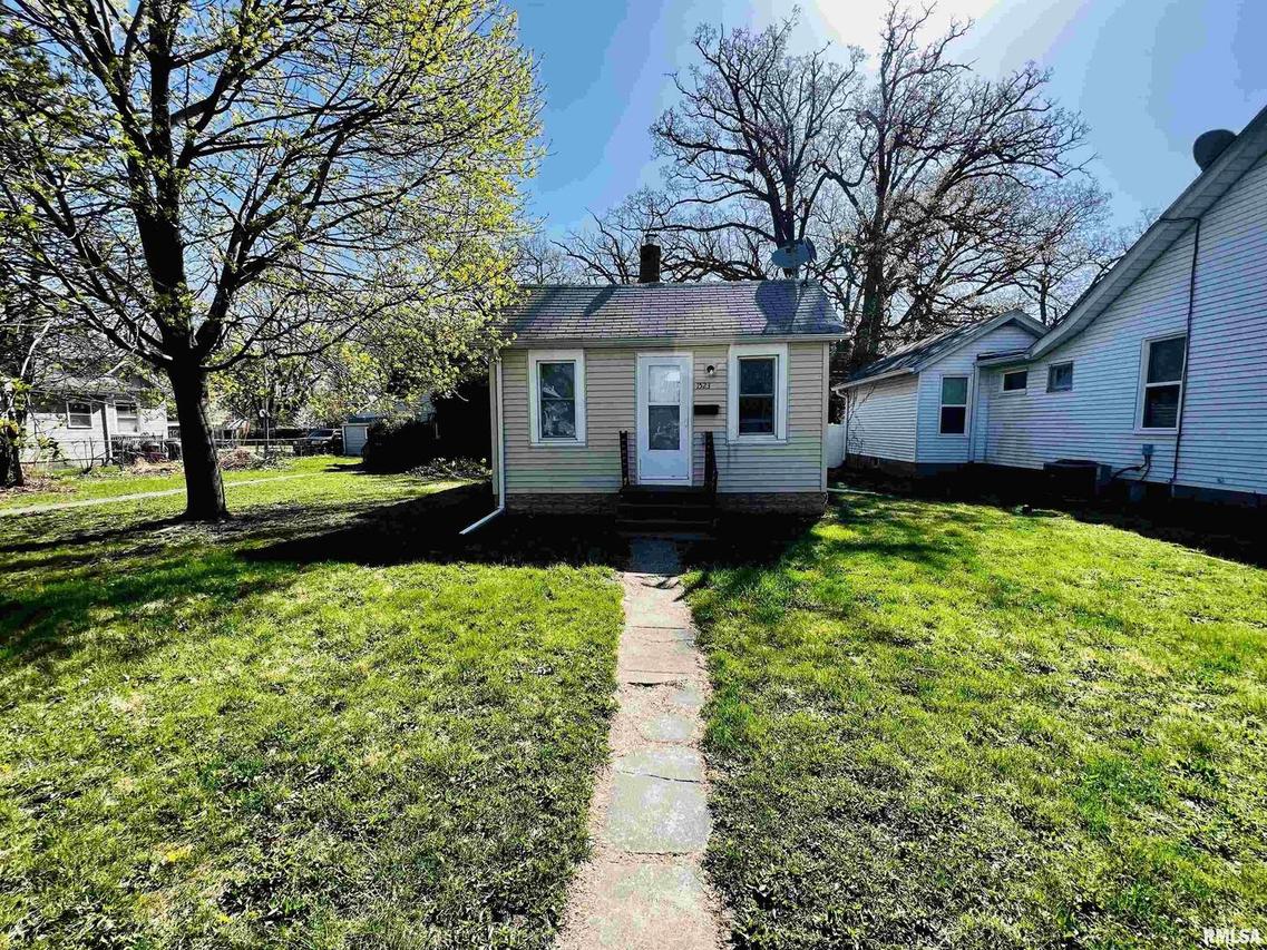 1523 26th St., Rock Island, IL 61201