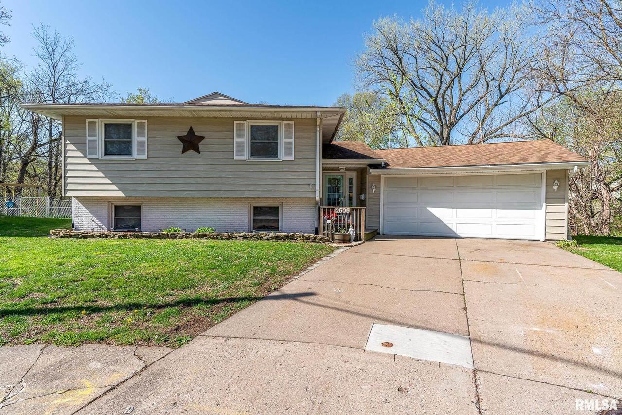 2509 3rd St., Moline, IL 61265