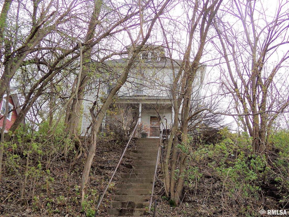 2716 8 1/2 Ave., Rock Island, IL 61201