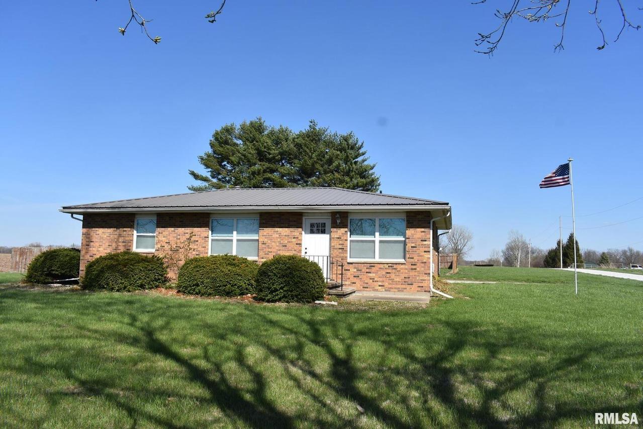 2752 N Highway 96 Rd., Ursa, IL 62376