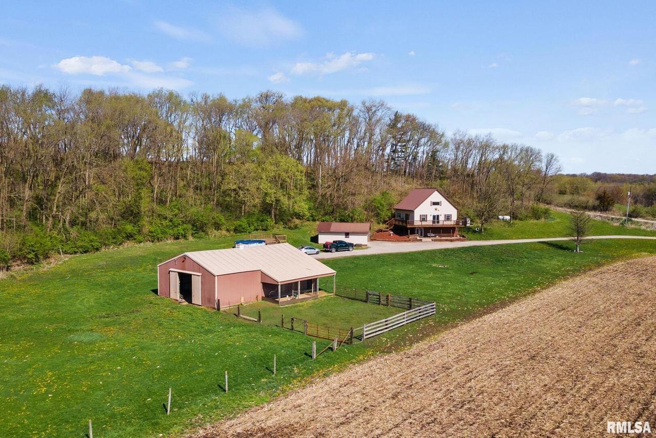 2673 60th Ave., Viola, IL 61486