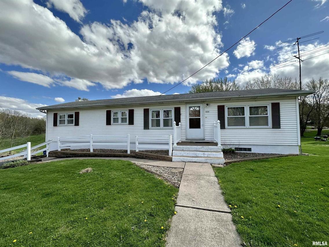 604 Edgington St., Reynolds, IL 61279