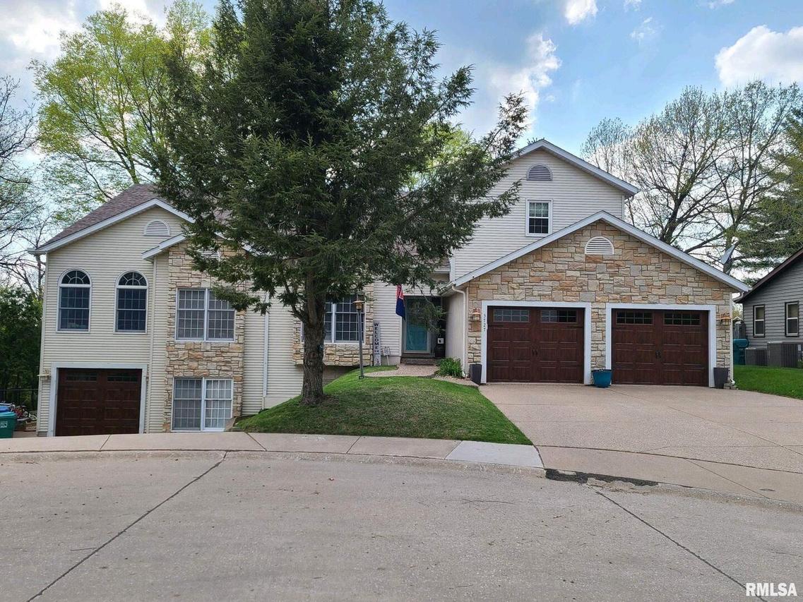 3727 77th Street Ct., Moline, IL 61265