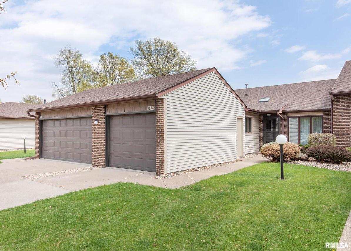 1858 53rd St., Moline, IL 61265