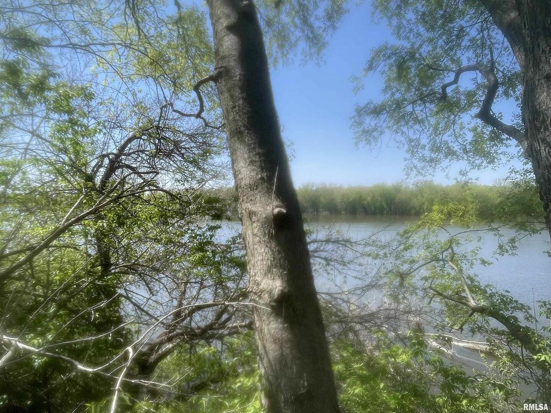 4506 8th St., Rock Island, IL 61201