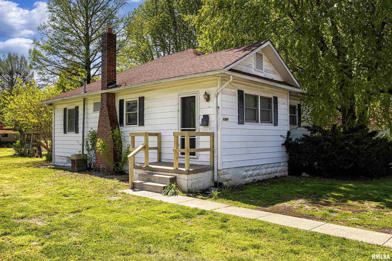 1304 W Tyler St., Herrin, IL 62848